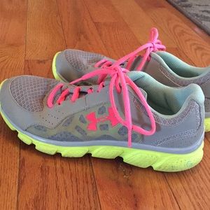 Ladies Under Armour Tennis Shoes Size 8